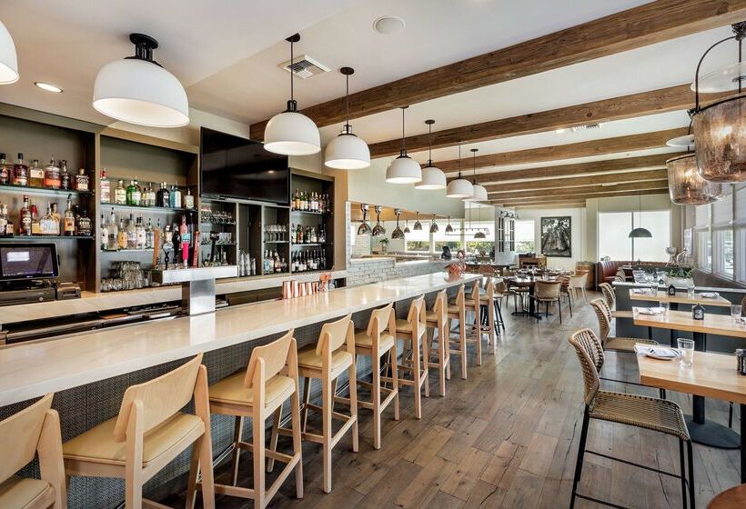 בית מלון כפרי Hilton Garden Inn Davis Downtown