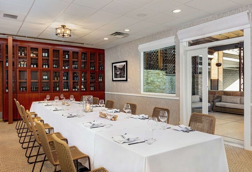 בית מלון כפרי Hilton Garden Inn Davis Downtown