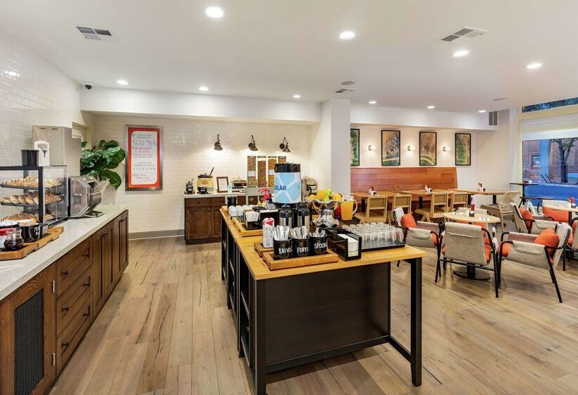 בית מלון כפרי Hilton Garden Inn Davis Downtown