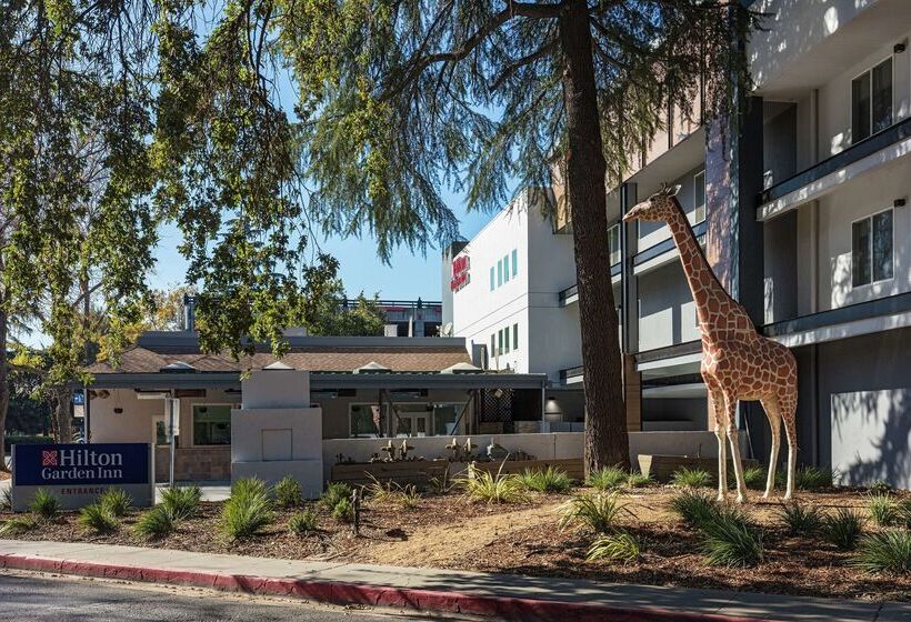 בית מלון כפרי Hilton Garden Inn Davis Downtown