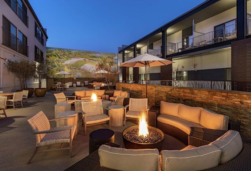 בית מלון כפרי Hilton Garden Inn Davis Downtown