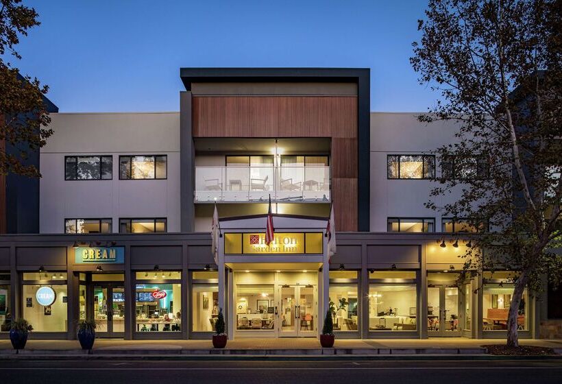 בית מלון כפרי Hilton Garden Inn Davis Downtown