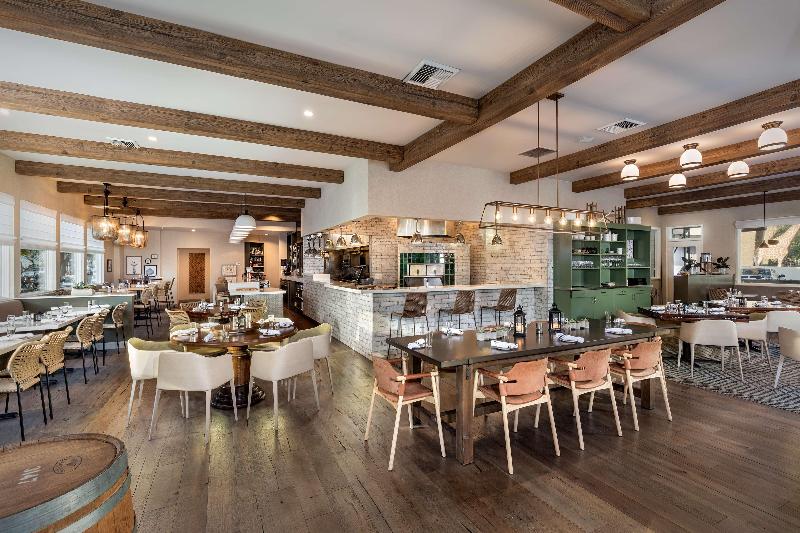 בית מלון כפרי Hilton Garden Inn Davis Downtown