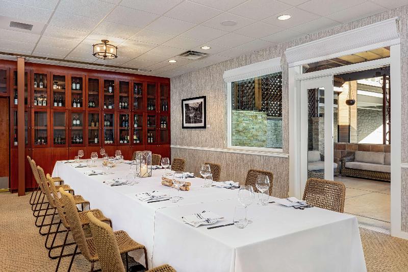 בית מלון כפרי Hilton Garden Inn Davis Downtown