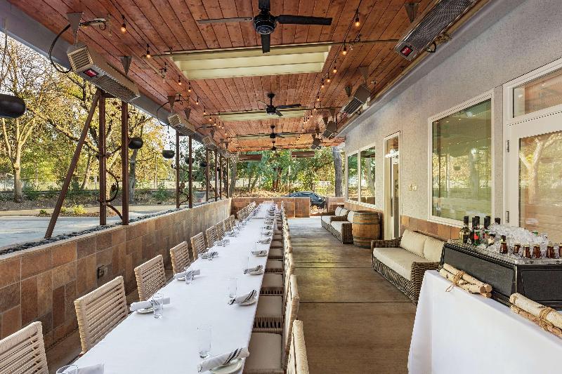 בית מלון כפרי Hilton Garden Inn Davis Downtown