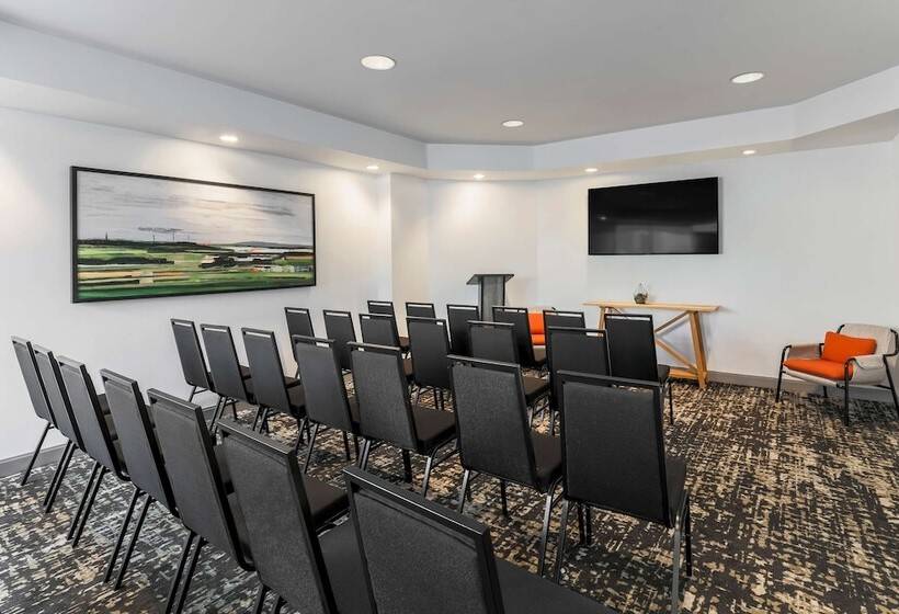 בית מלון כפרי Hilton Garden Inn Davis Downtown