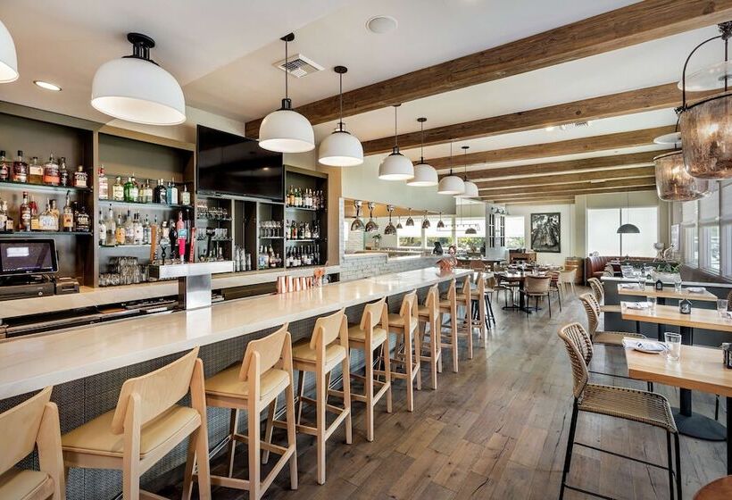 בית מלון כפרי Hilton Garden Inn Davis Downtown