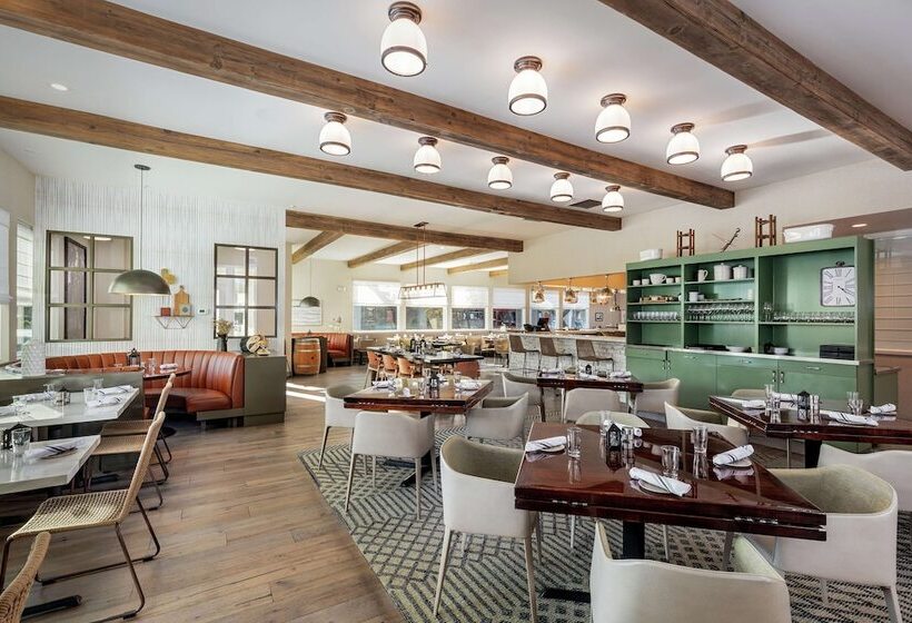 בית מלון כפרי Hilton Garden Inn Davis Downtown