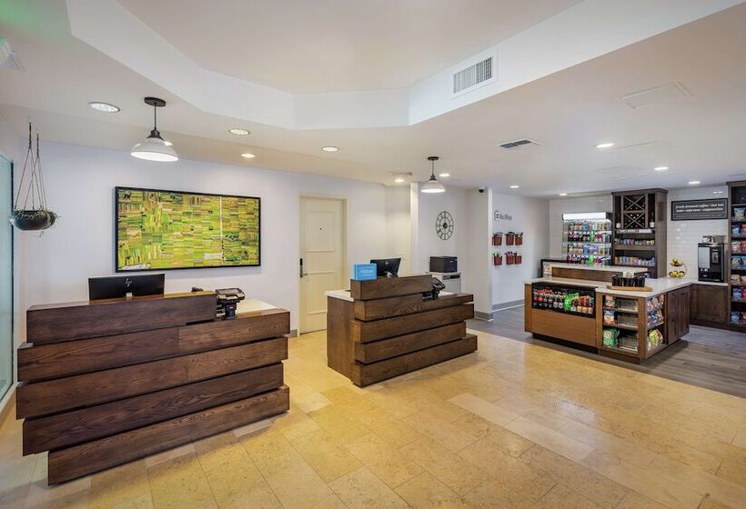 בית מלון כפרי Hilton Garden Inn Davis Downtown