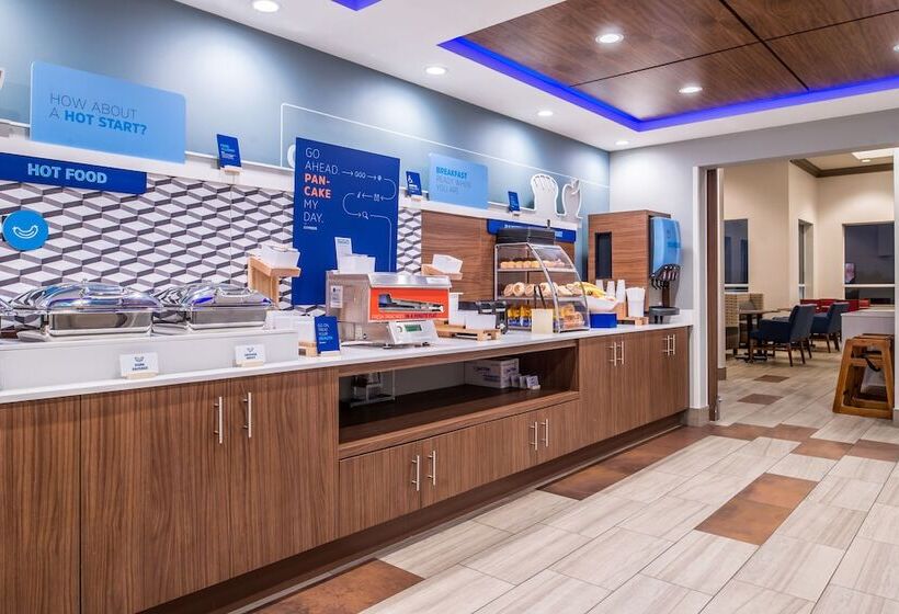 בית מלון כפרי Holiday Inn Express Mystic, An Ihg