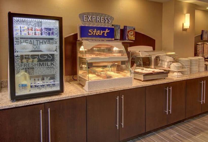 فندق Holiday Inn Express & Suites Alpharetta, An Ihg