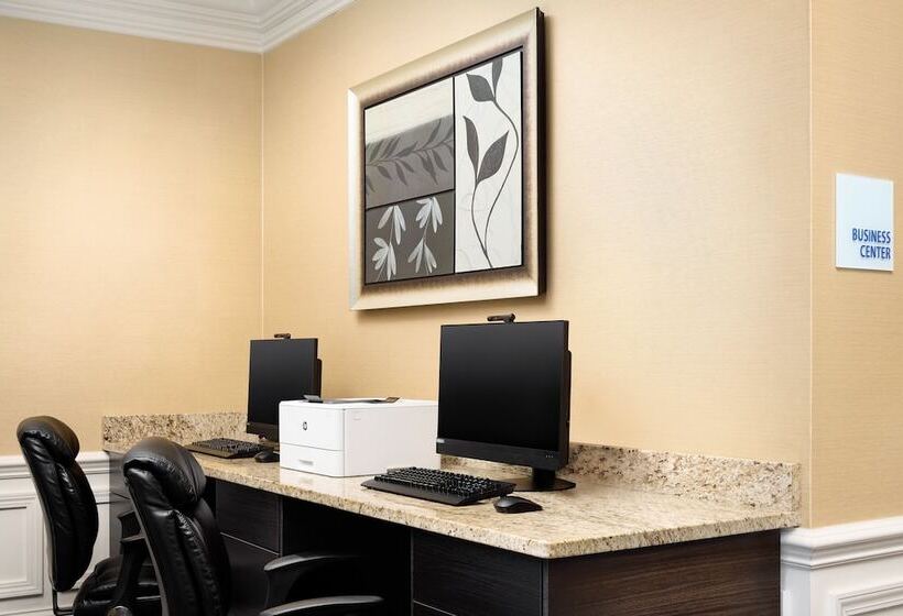 فندق Holiday Inn Express & Suites Alpharetta, An Ihg