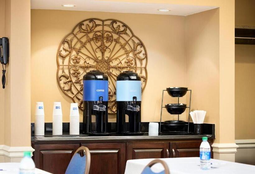 فندق Holiday Inn Express & Suites Alpharetta, An Ihg