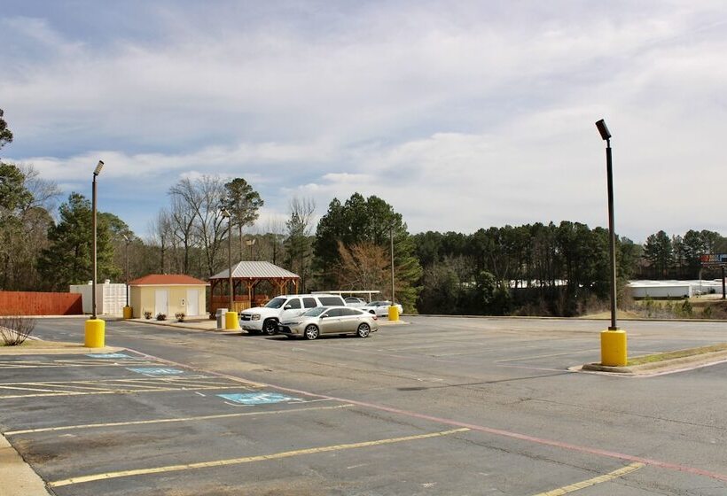 Отель Hometown Inn & Suites