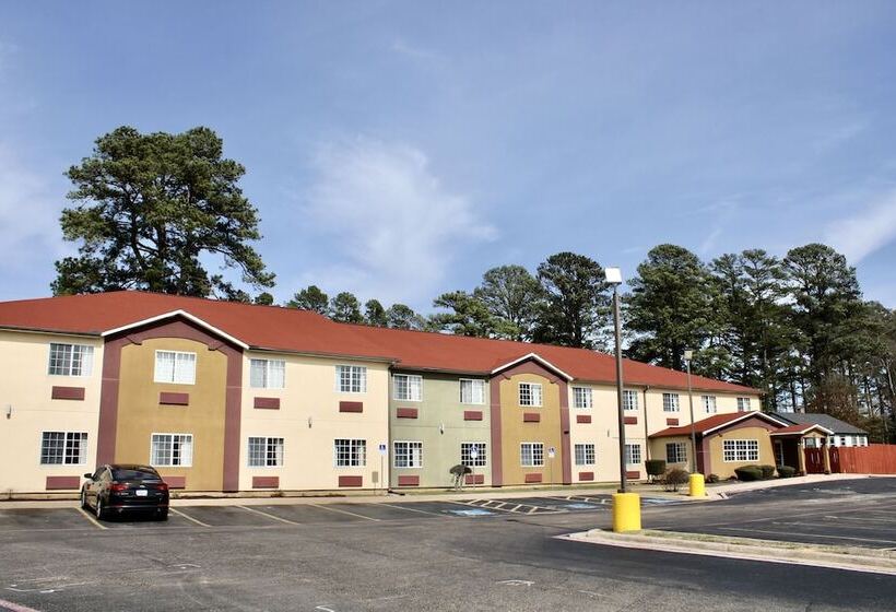 Отель Hometown Inn & Suites