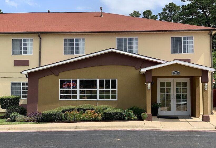 Отель Hometown Inn & Suites