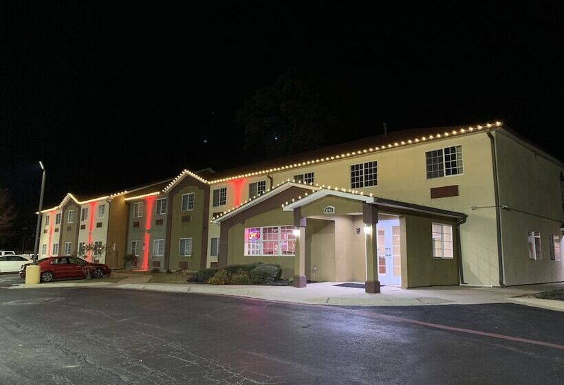 Отель Hometown Inn & Suites