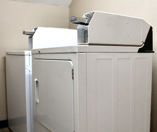 Отель Hometown Inn & Suites