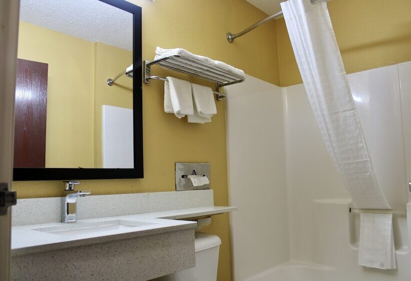 Отель Hometown Inn & Suites