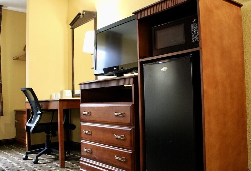 Отель Hometown Inn & Suites