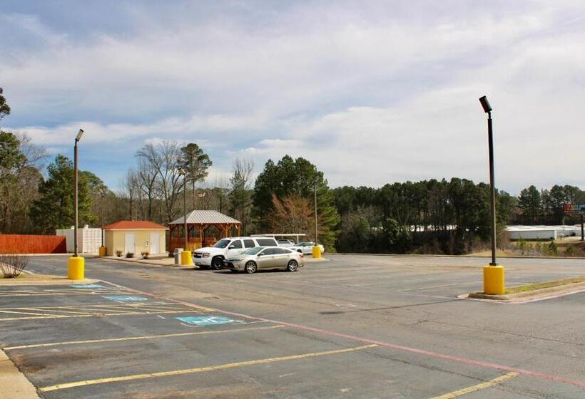 Отель Hometown Inn & Suites