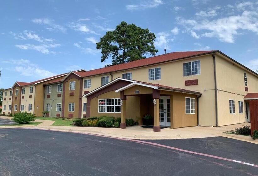 Отель Hometown Inn & Suites