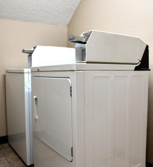 Отель Hometown Inn & Suites