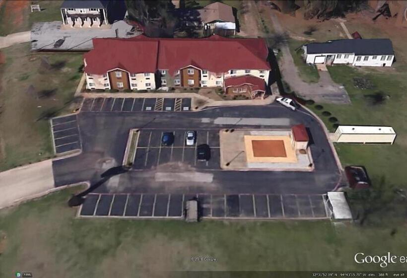 Отель Hometown Inn & Suites