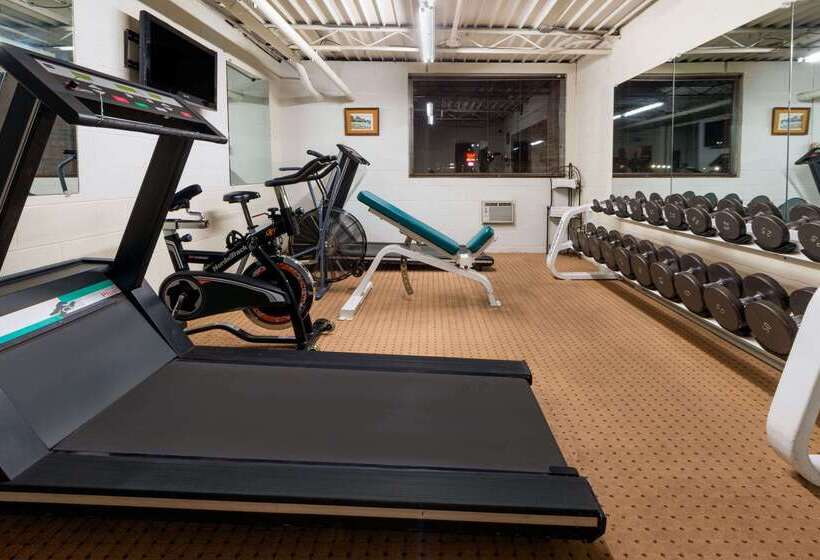 فندق Howard Johnson By Wyndham Burlington