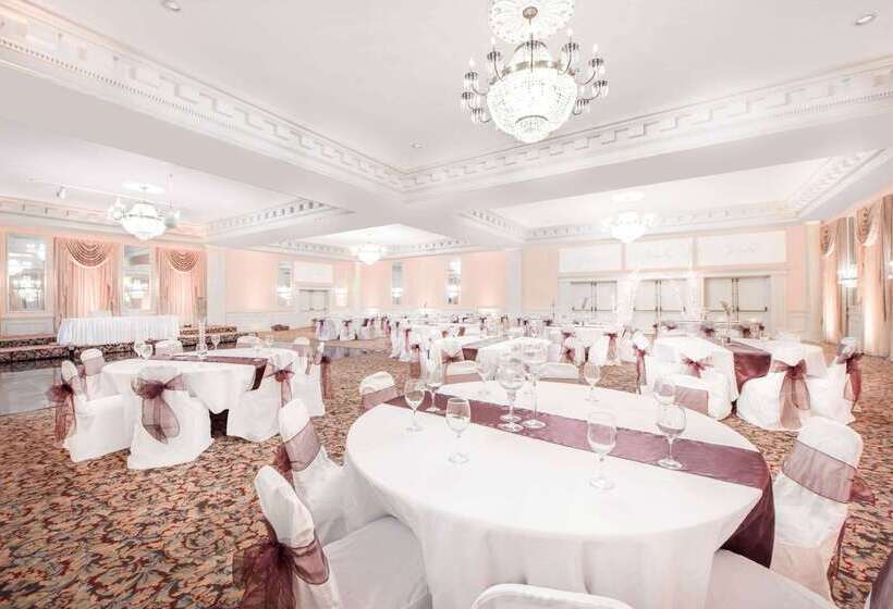 فندق Howard Johnson By Wyndham Burlington