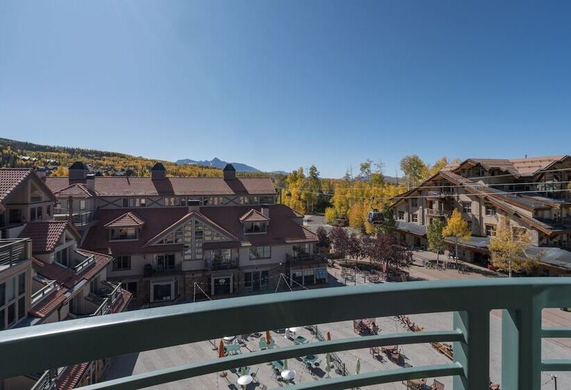 فندق Inn At Lost Creek