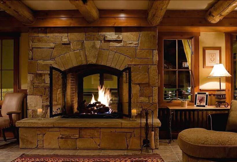 فندق Inn At Lost Creek