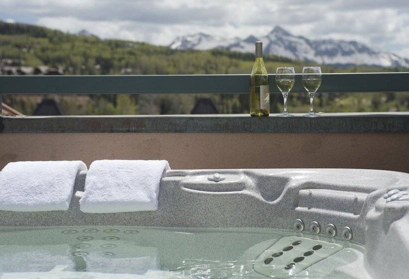 فندق Inn At Lost Creek