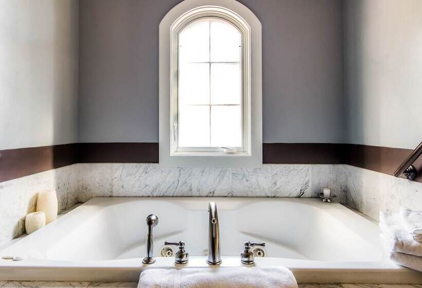 Отель Inn At Parkside