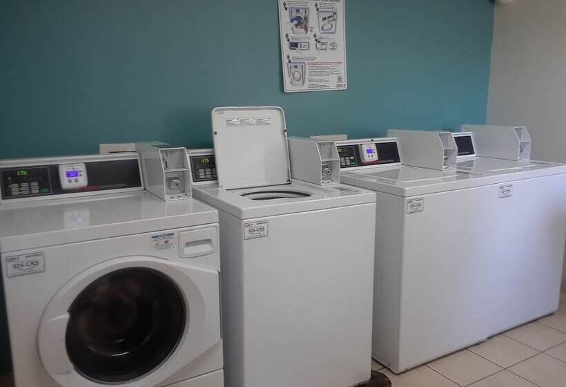 ホテル Intown Suites Extended Stay Chesapeake Va I 64 Crossways Blvd