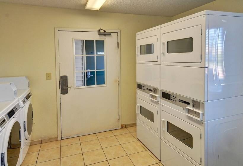 호텔 Intown Suites Extended Stay Lewisville Tx   East Corporate Drive