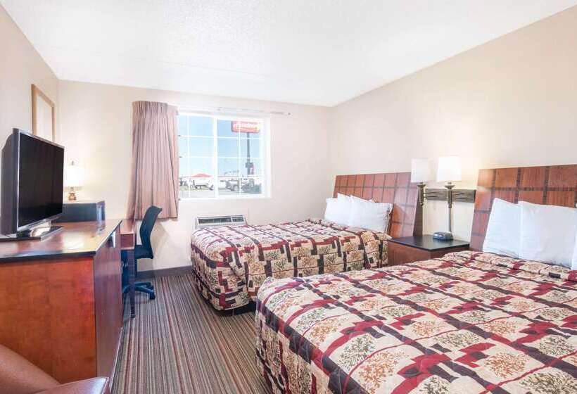 Отель Knights Inn And Suites Grand Forks