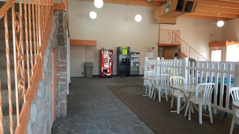 Отель Knights Inn And Suites Grand Forks