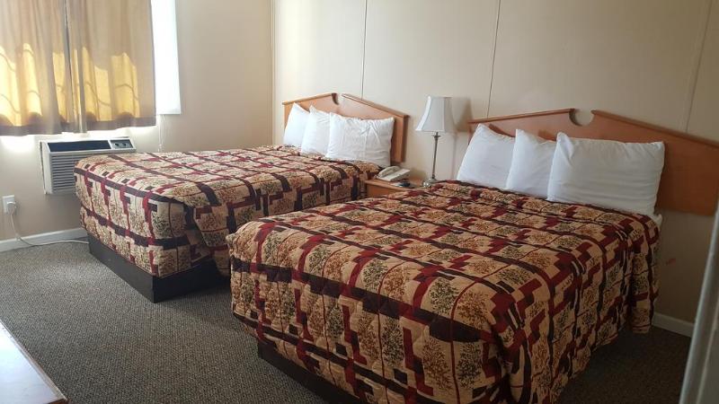Отель Knights Inn And Suites Grand Forks