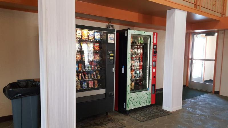 Отель Knights Inn And Suites Grand Forks