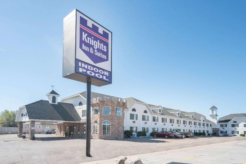 Отель Knights Inn And Suites Grand Forks
