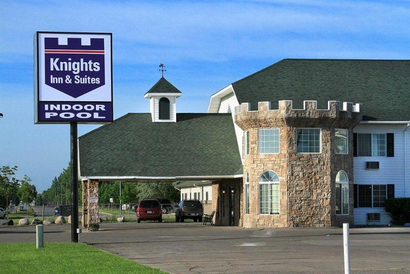 Отель Knights Inn And Suites Grand Forks