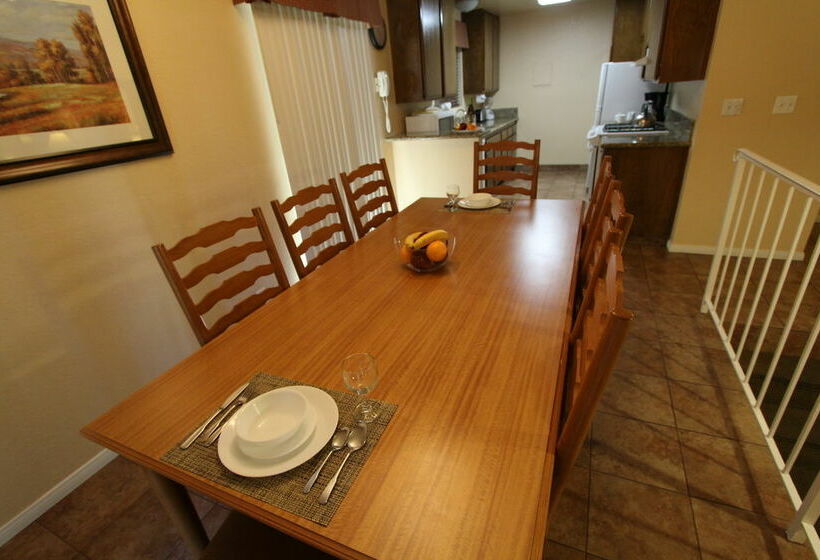 בית מלון כפרי Lake Arrowhead Chalets