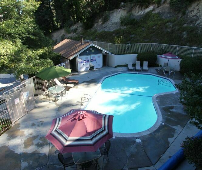 호텔 Lake Arrowhead Chalets