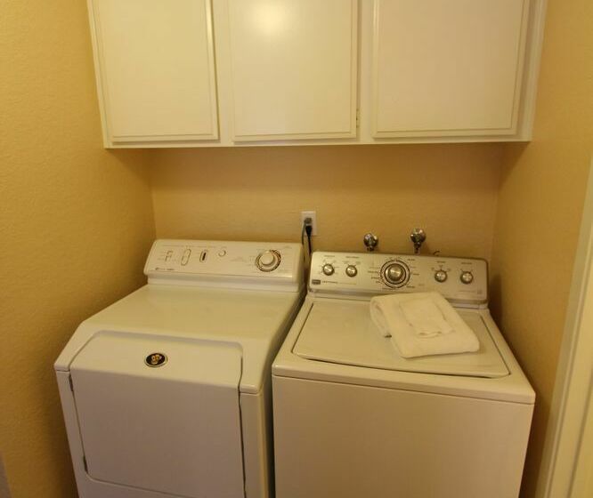 בית מלון כפרי Lake Arrowhead Chalets