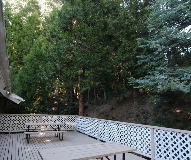 호텔 Lake Arrowhead Chalets