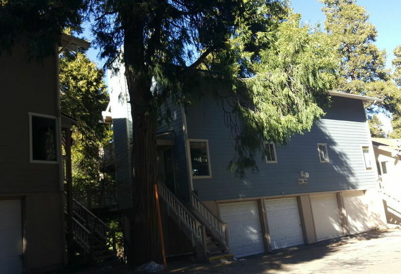 호텔 Lake Arrowhead Chalets