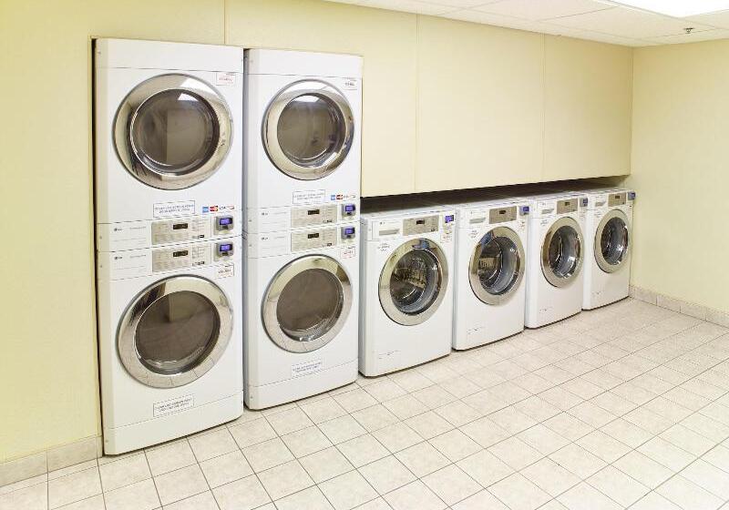 Livinn Hotel Minneapolis South / Burnsville