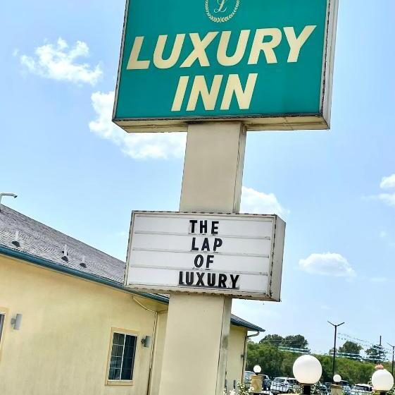 호텔 Luxury Inn Liberty
