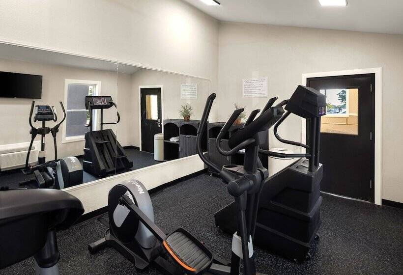 Magnuson Hotel Detroit Metro Airport